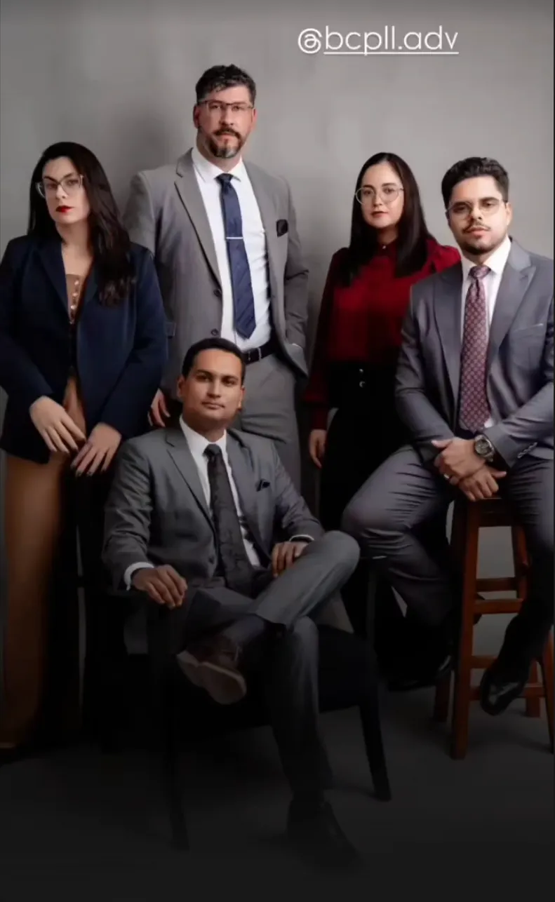 Os cinco sócios da BCPLL Advogados em ensaio fotográfico