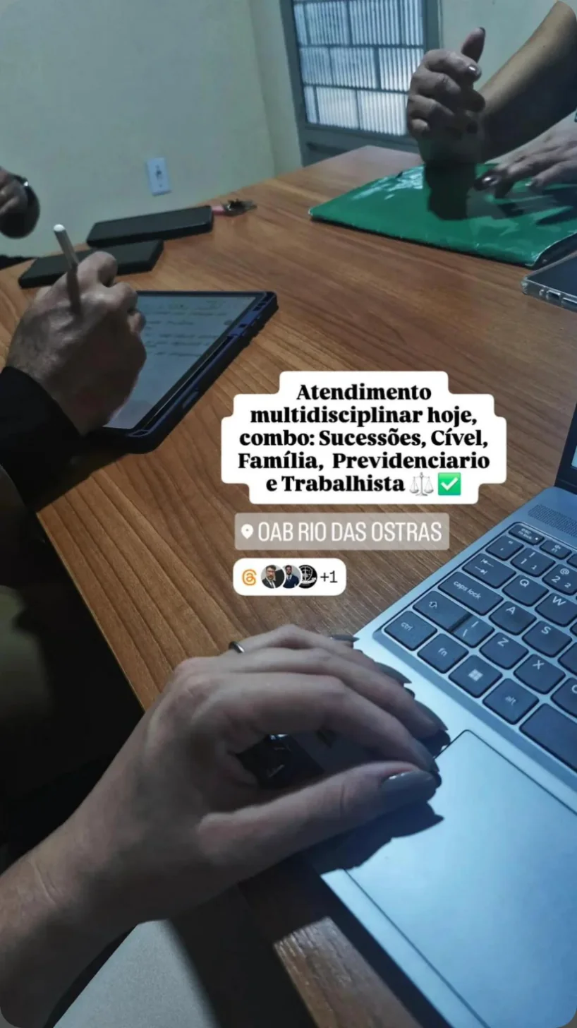 Atendimento com notebook e tablet na OAB
